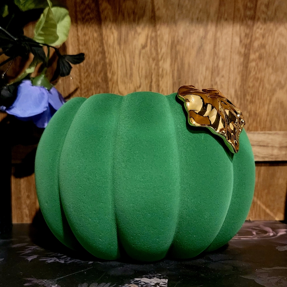 B&BW 💚 Green Flocked Pumpkin 3-Wick Candle Holder (IN ORIGINAL BOX & PACKAGIN